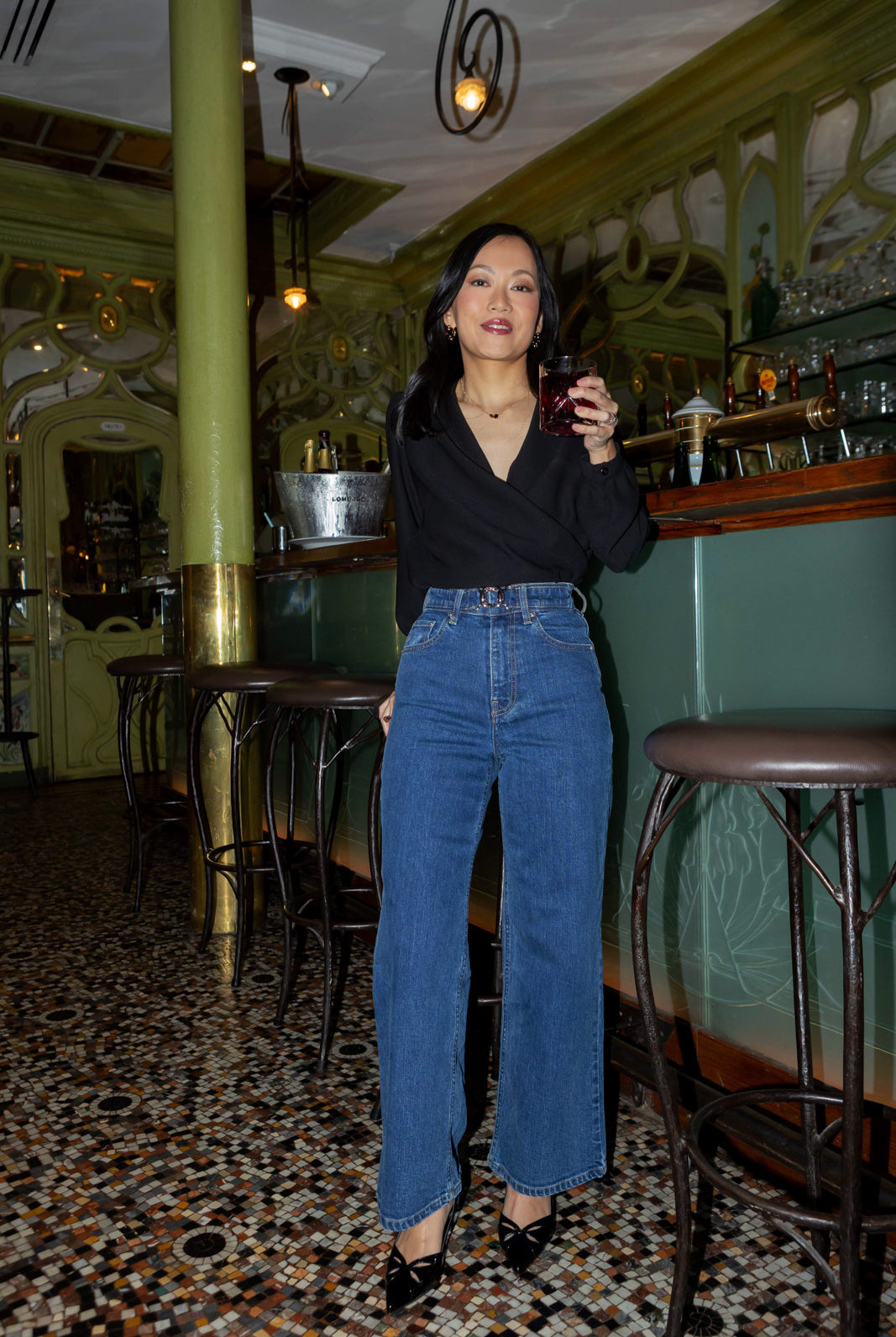 Petite-and-so-what-jean-bleu-large-boucle-argent-femme-petite