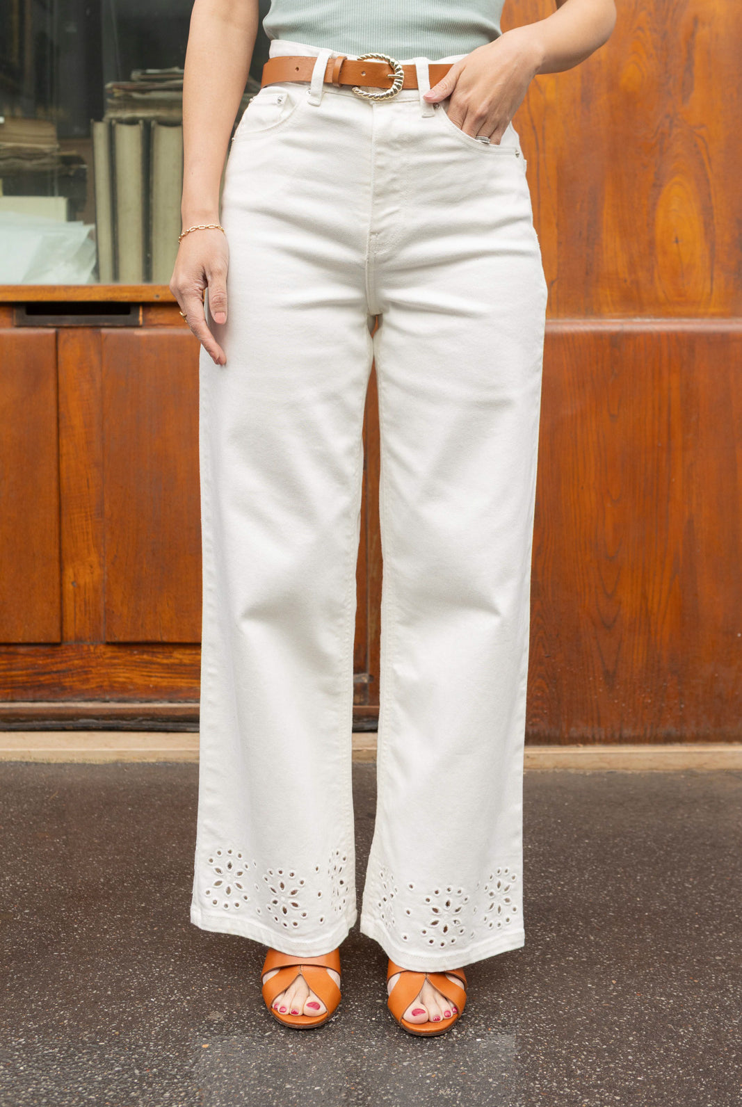 Petite-and-so-what-jean-large-ecru-femme-petite-broderie-audrey