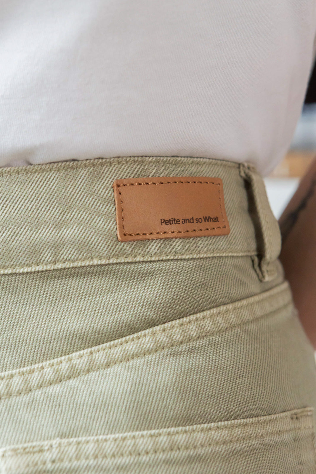 Petite-and-so-what-jean-wide-leg-large-femme-petite-kaki-pauline