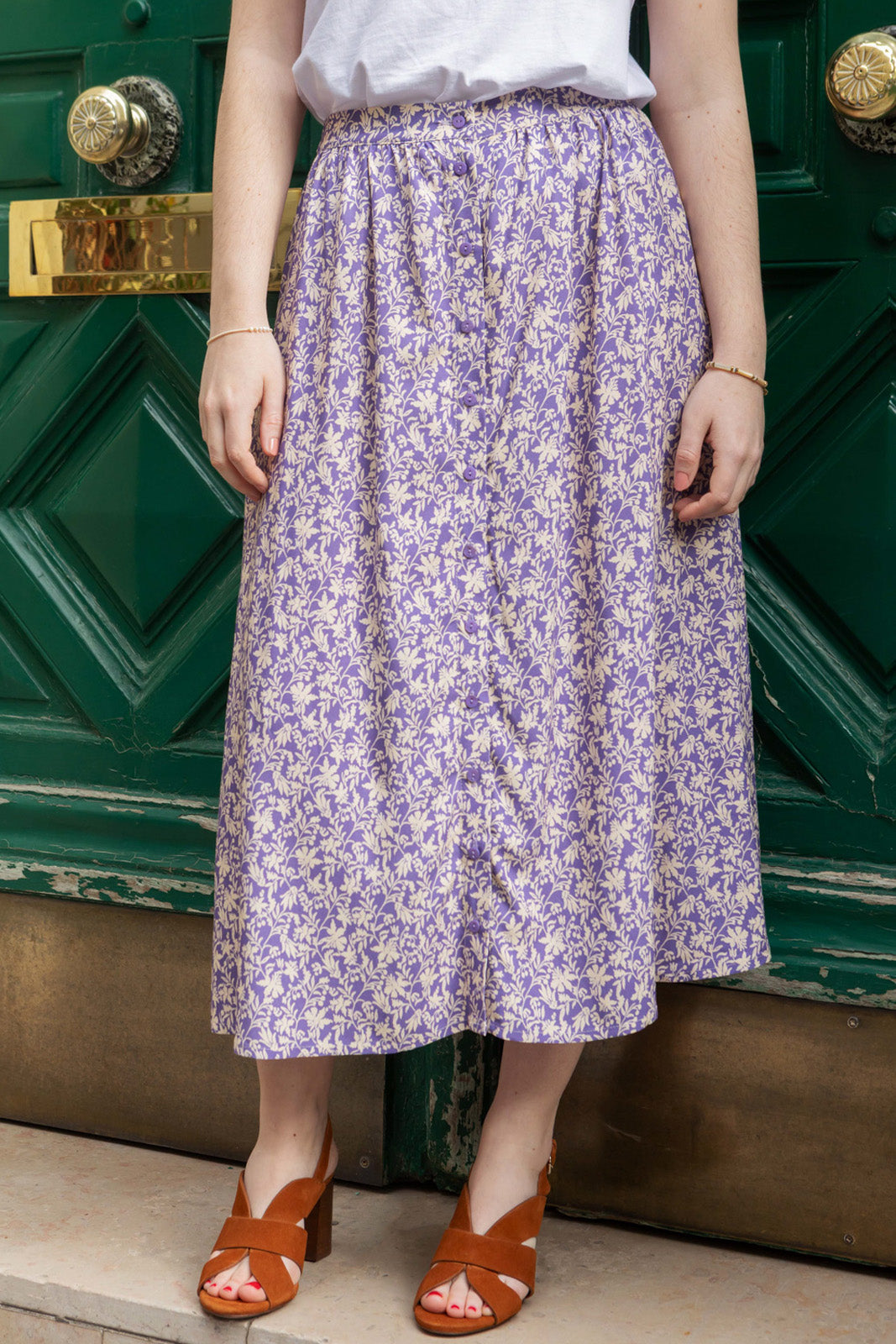 Petite-and-so-what-jupe-fleurie-violette-mi-longue-violette