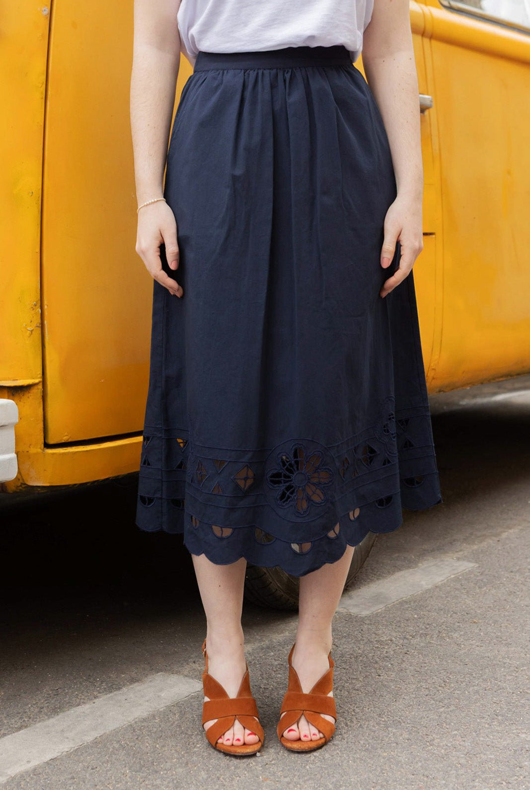Petite-and-so-what-jupe-mi-longue-bleu-marine-femme-petite-ajoure-mylene