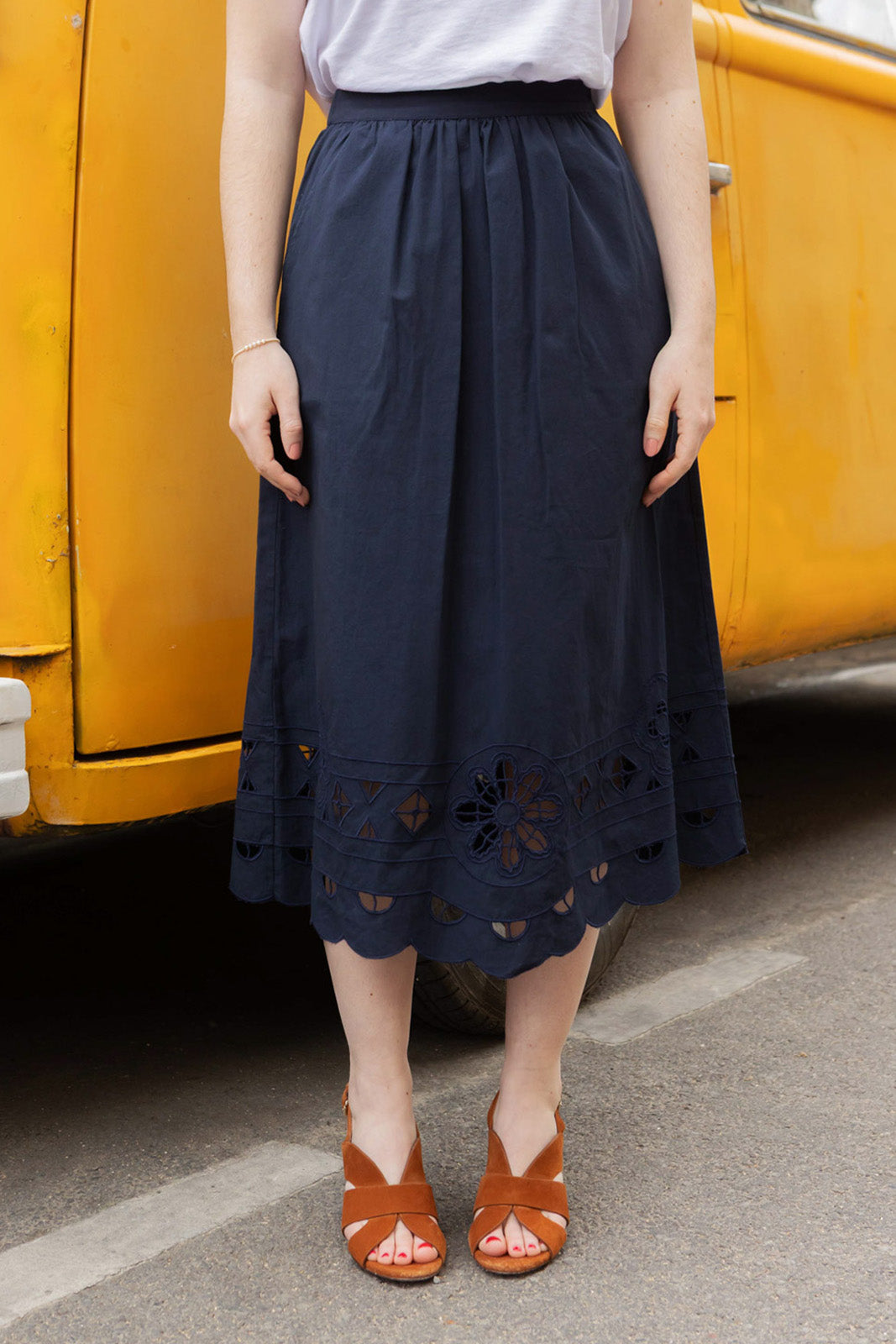 Petite-and-so-what-jupe-mi-longue-bleu-marine-femme-petite-ajoure-mylene