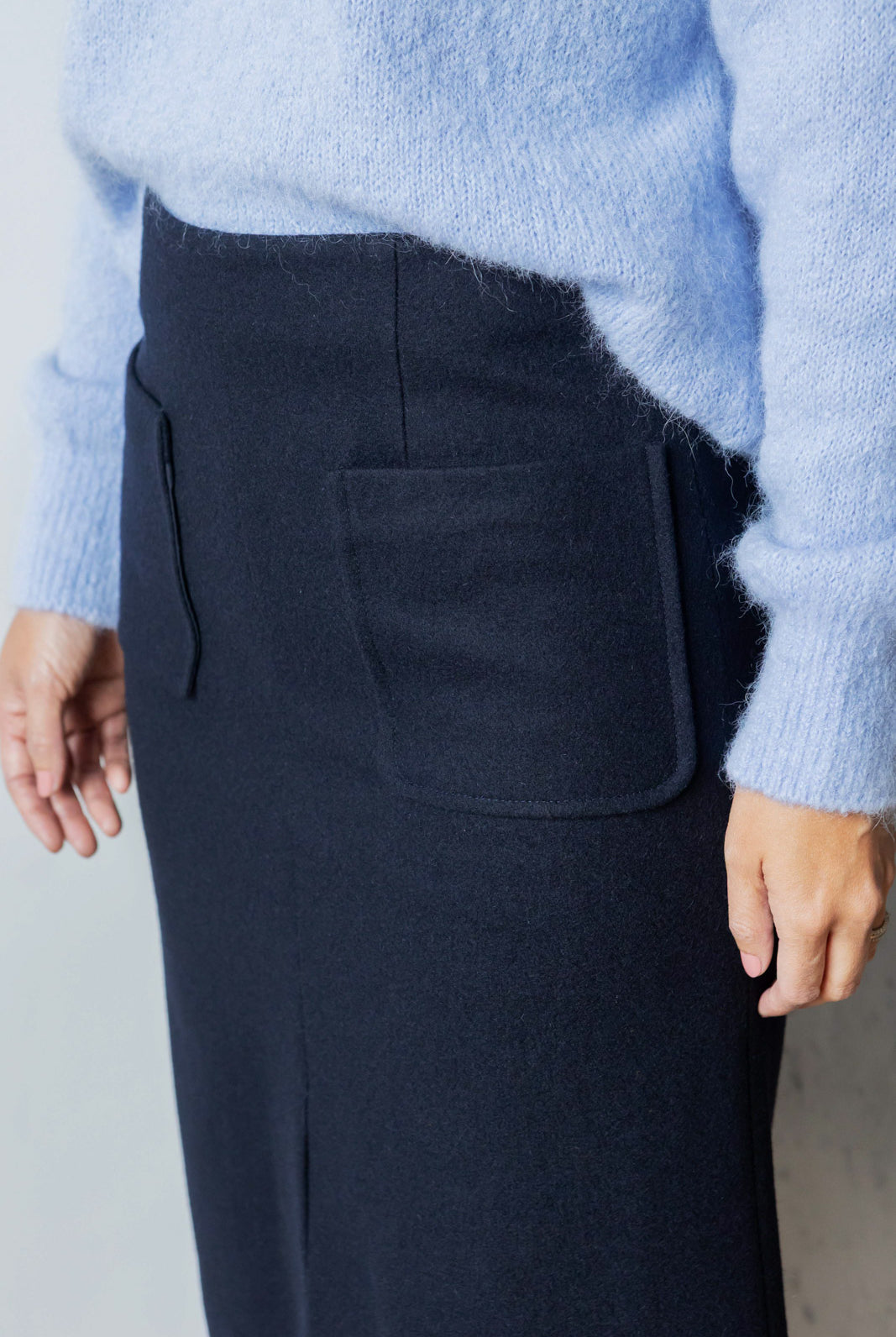 Petite-and-so-what-jupe-midi-laine-marine-femme-petite