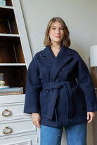 Petite-and-so-what-manteau-yoko-kimono-marine-bleu-femme-petite
