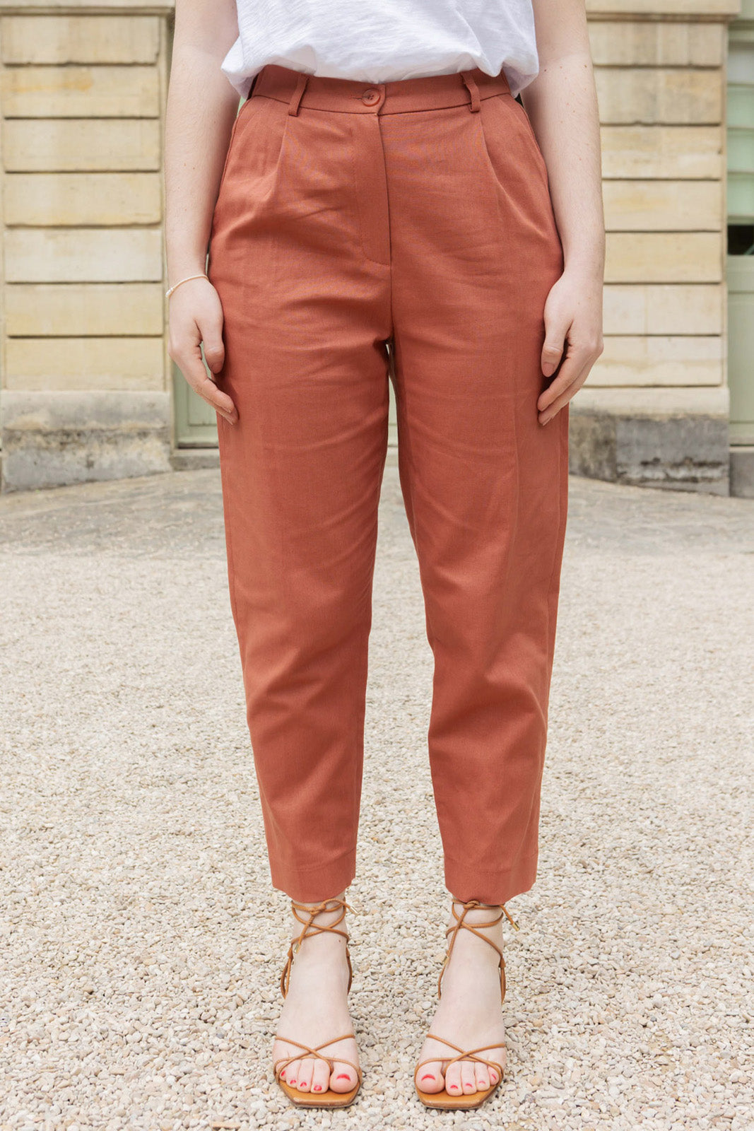 Petite-and-so-what-pantalon-chino-femme-petite-terracotta-judy
