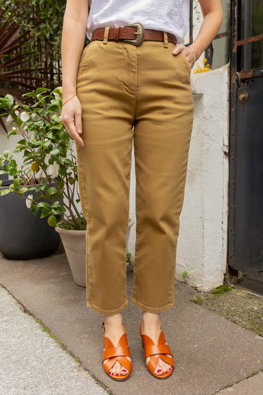 Petite-and-so-what-pantalon-droit-chino-femme-petite-bronze-tess