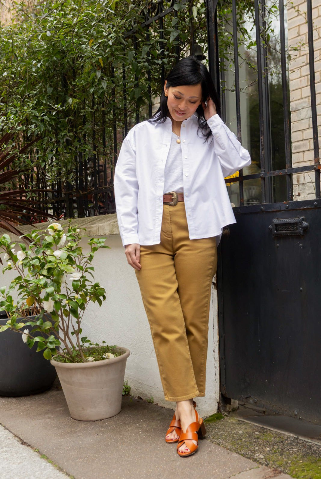 Petite-and-so-what-pantalon-droit-chino-femme-petite-bronze-tess