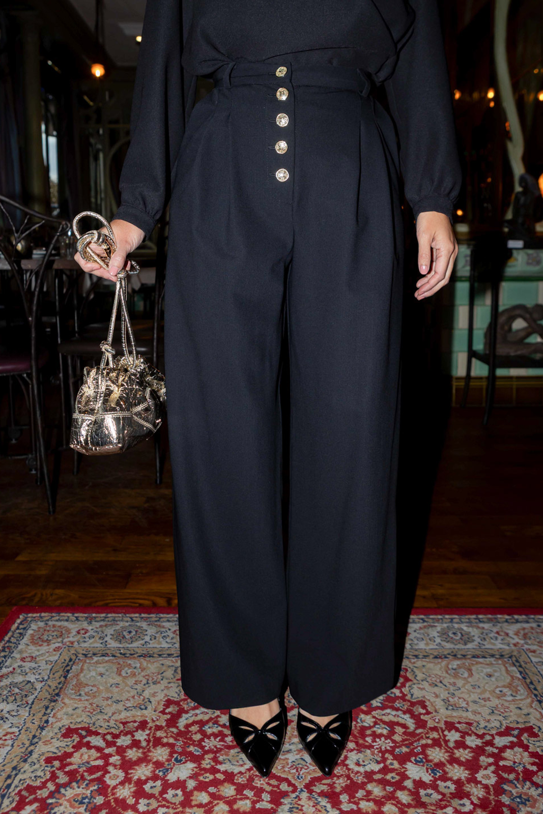 Petite-and-so-what-pantalon-droit-noir-chic-elegant-bouton-dore-femme-petite-avril