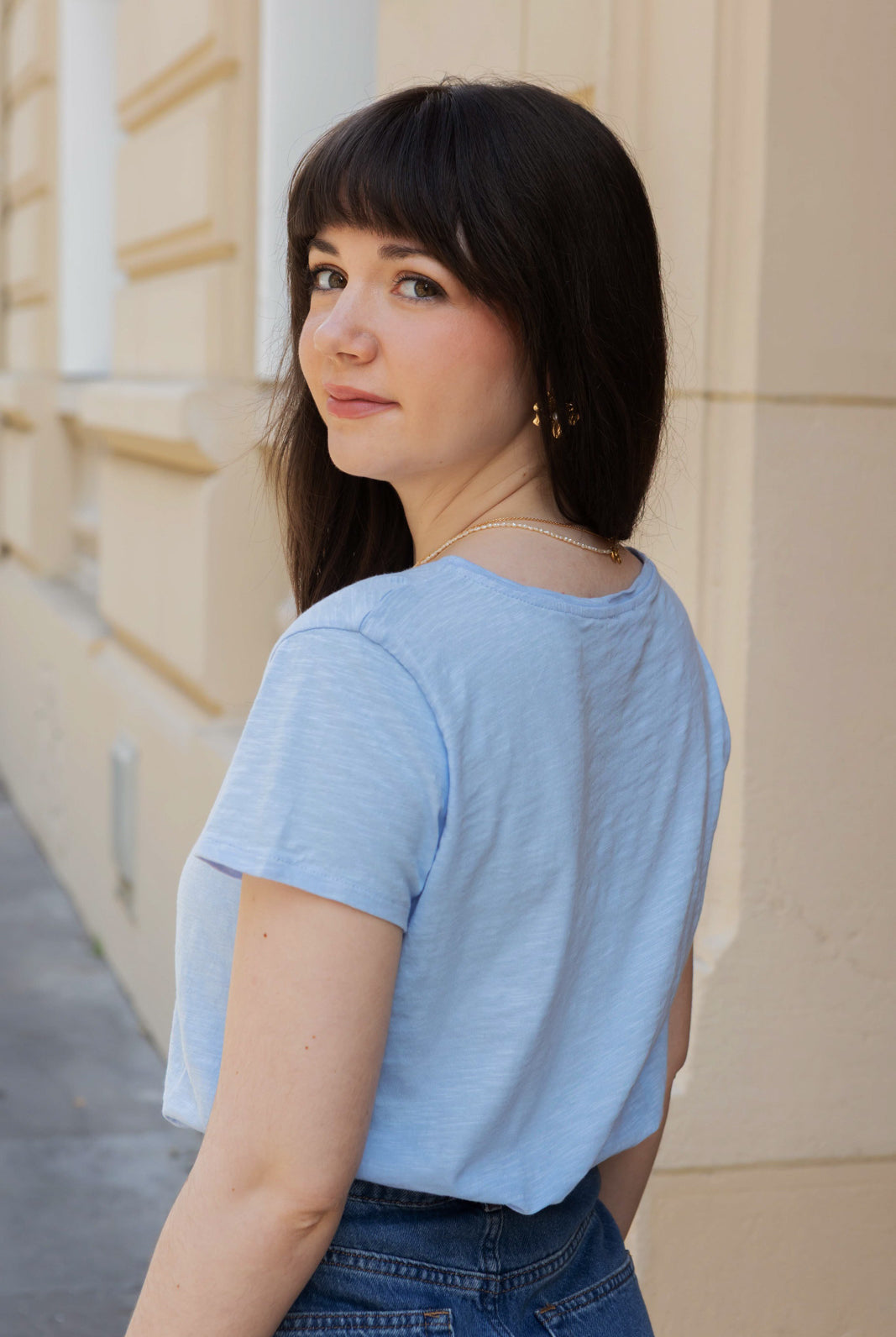 Petite-and-so-what-tee-shirt-bleu-clair-femme-petite-col-v-simone