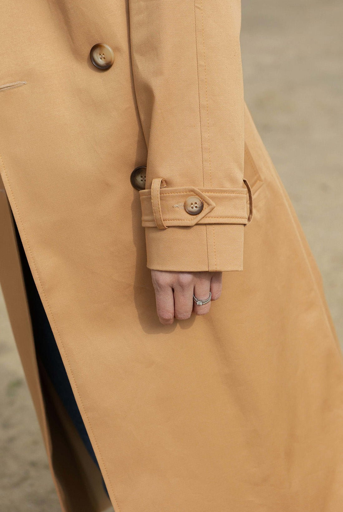 Petite-and-so-what-trench-anna-long-femme-petite-beige-camel