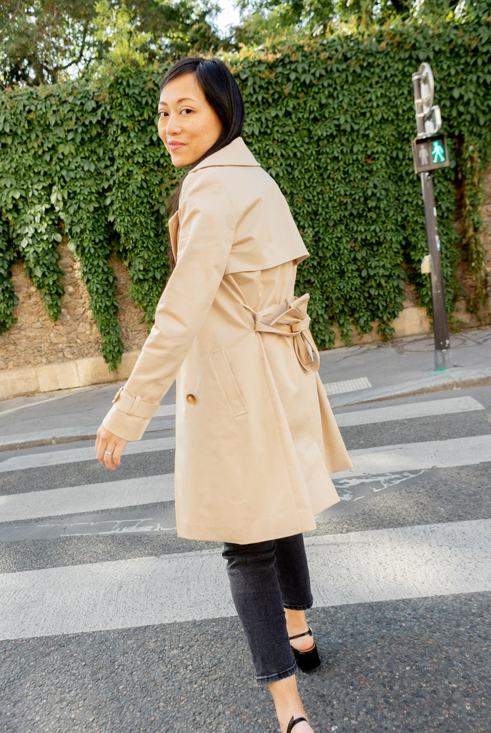 Petite-and-so-what-trench-femme-petite-beige-court-essentiel