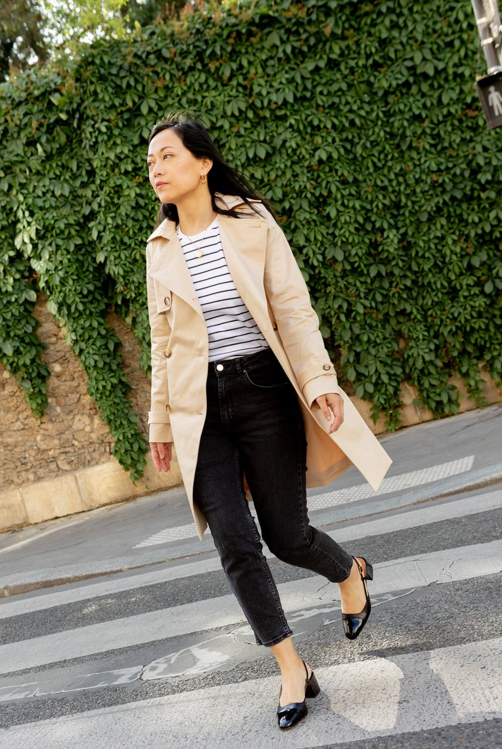 Petite-and-so-what-trench-femme-petite-beige-court-essentiel