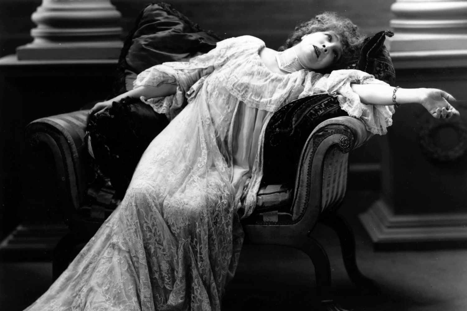 Sarah Bernhardt (1m60) - L'incontournable actrice - Petite and So What