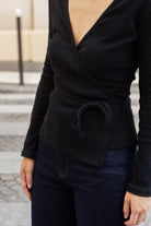 Petite-and-so-what-haut-cache-coeur-noir-maille-femme-petite-celia