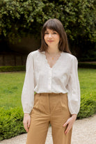 Petite-and-so-what-blouse-blanche-dentelle-femme-petite-carla