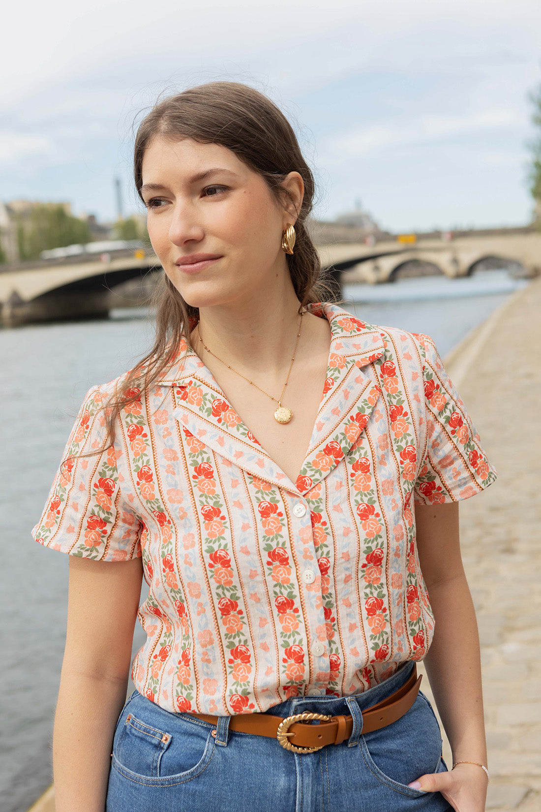 Petite-and-so-what-blouse-motif-fleuri-femme-petite-mikey-chemisette