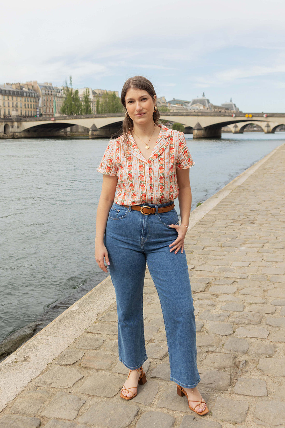 Petite-and-so-what-blouse-motif-fleuri-femme-petite-mikey-chemisette