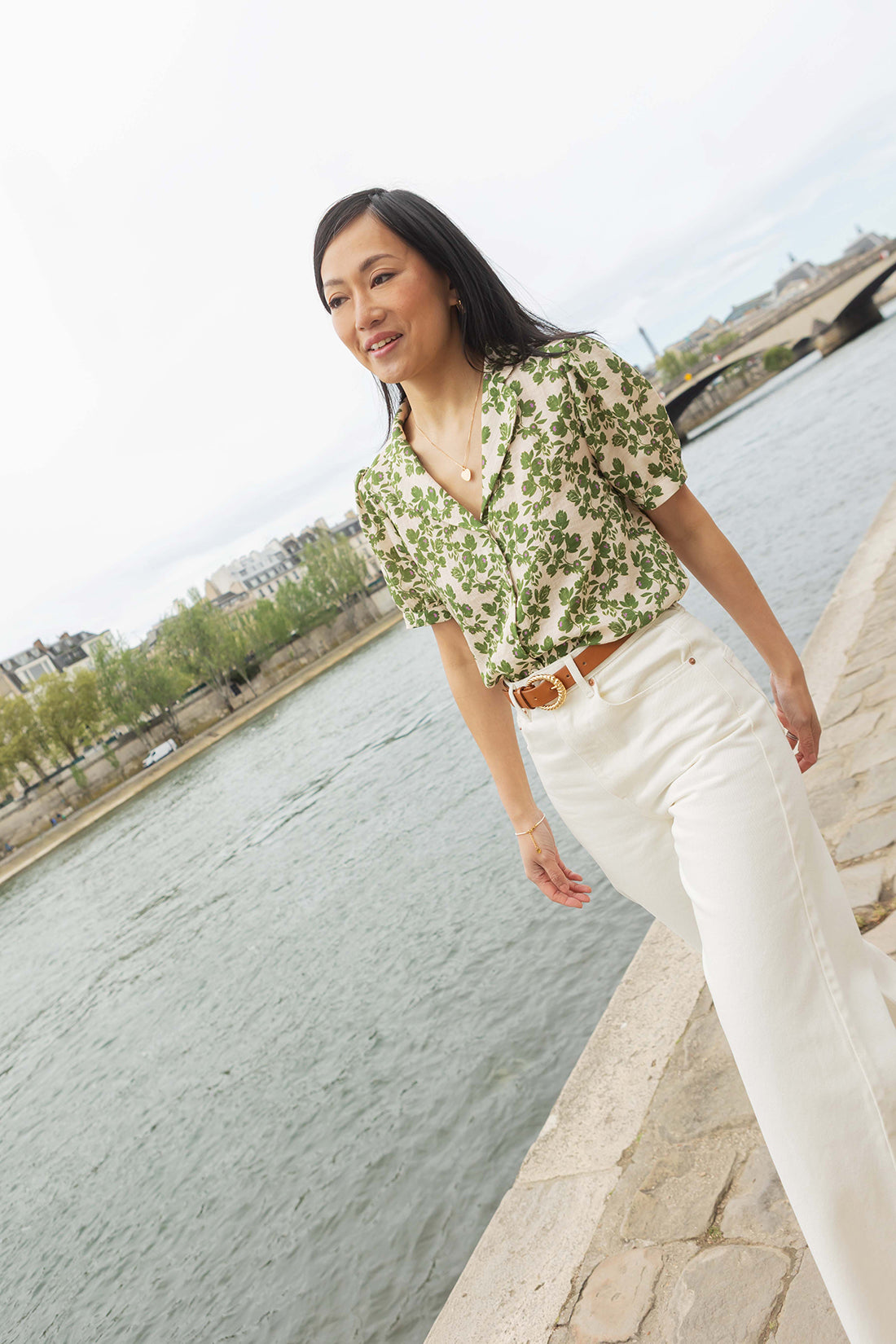 Petite-and-so-what-blouse-olga-femme-petite-fleuri-kaki-col-tailleur