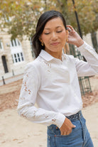 Petite-and-so-what-chemise-blanche-ajouree-dentelle-femme-petite