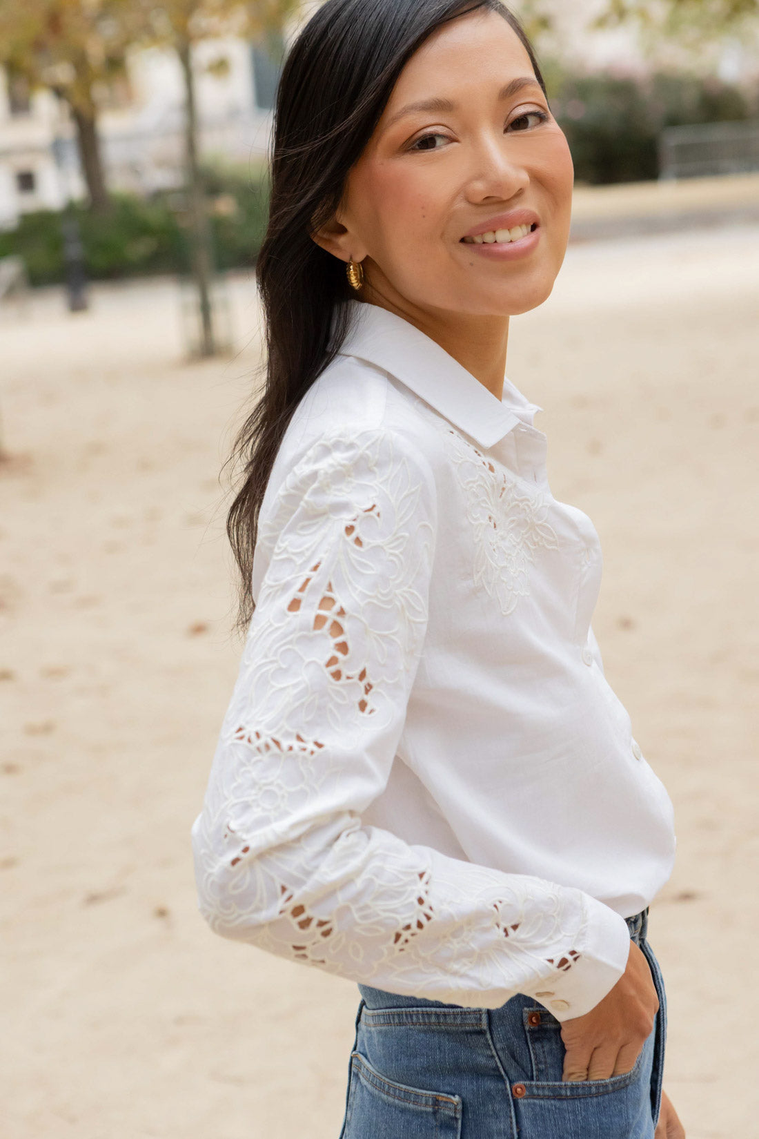Petite-and-so-what-chemise-blanche-ajouree-dentelle-femme-petite