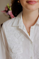 Petite-and-so-what-chemise-blanche-femme-petite-broderie-victoire
