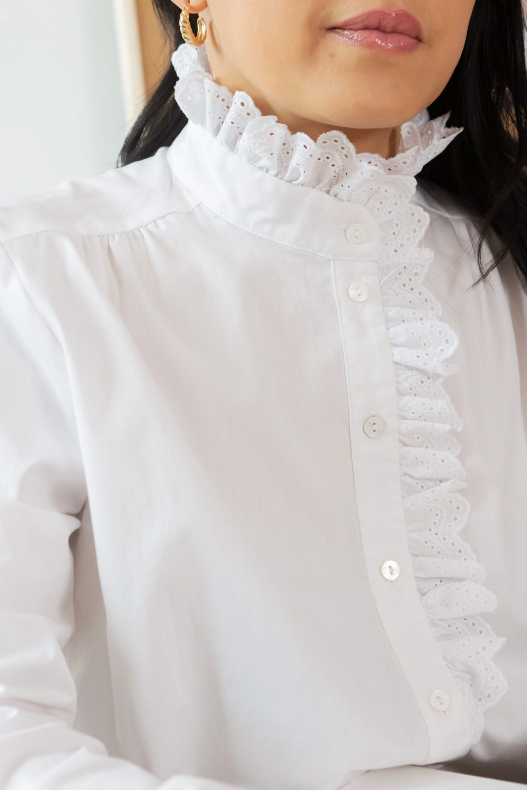 Petite-and-so-what-chemise-blanche-volant-femme-petite-dentelle-isabelle