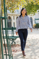 Petite-and-so-what-chemise-motif-fleuri-bleu-femme-petite