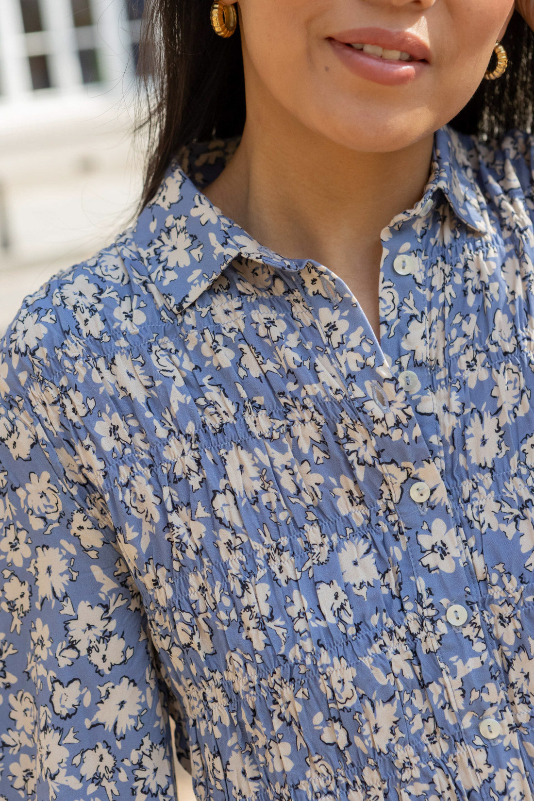Petite-and-so-what-chemise-motif-fleuri-bleu-femme-petite