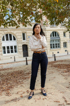 Petite-and-so-what-jean-mom-bleu-brut-femme-petite
