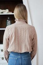 Petite-and-so-what-chemise-volant-carreaux-femme-petite-rose-kaki-isabelle