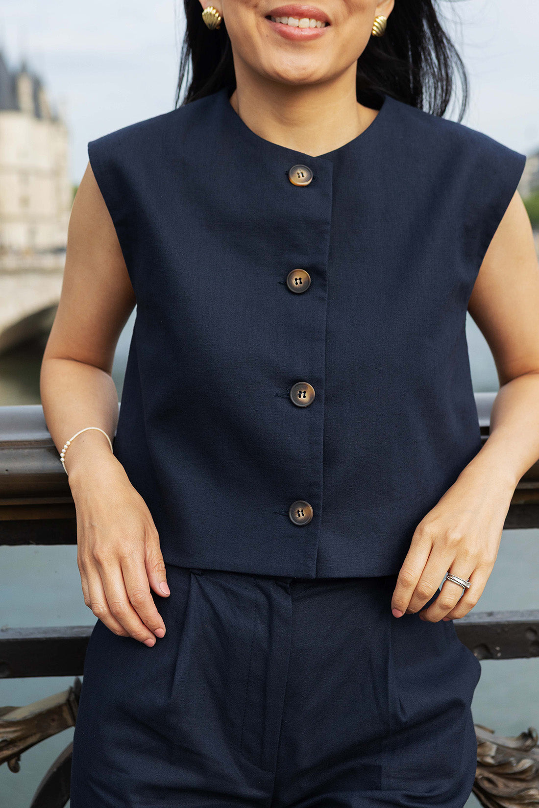 Petite-and-so-what-gilet-lin-marine-femme-petite