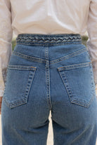 Petite-and-so-what-jean-bleu-wide-large-tresse-femme-petite