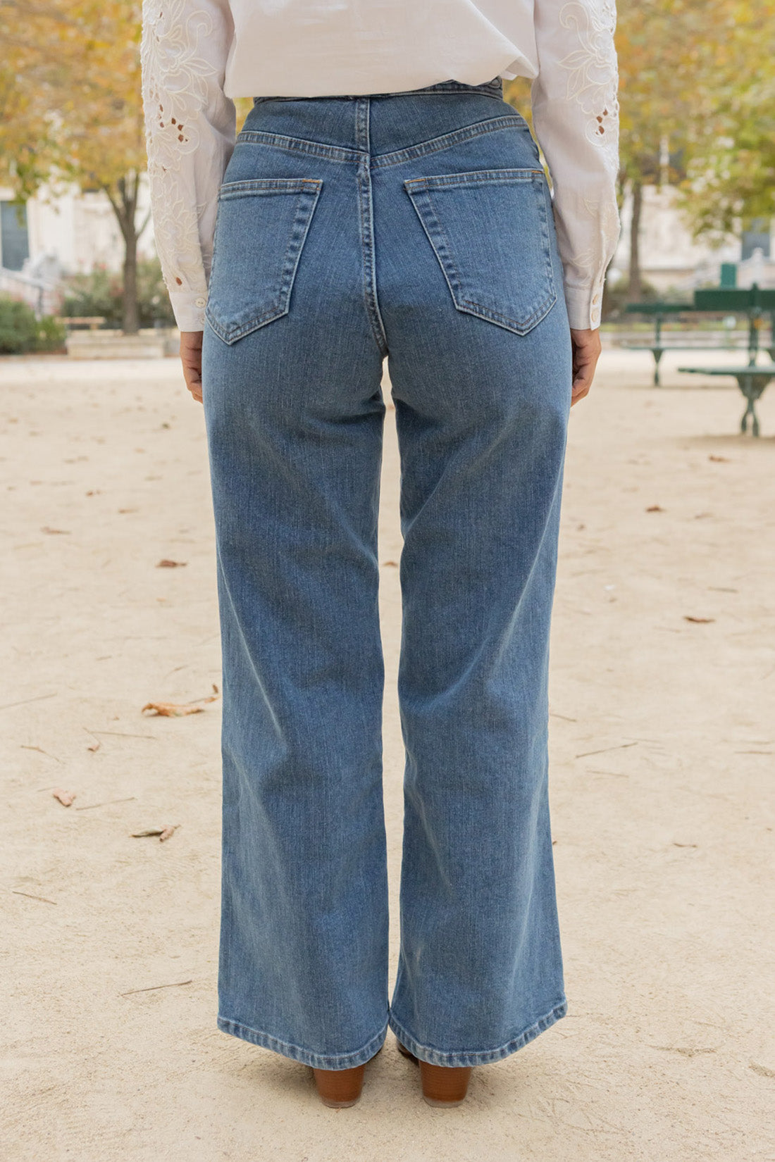 Petite-and-so-what-jean-bleu-wide-large-tresse-femme-petite