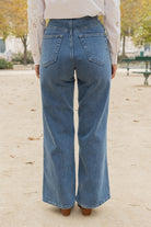 Petite-and-so-what-jean-bleu-wide-large-tresse-femme-petite