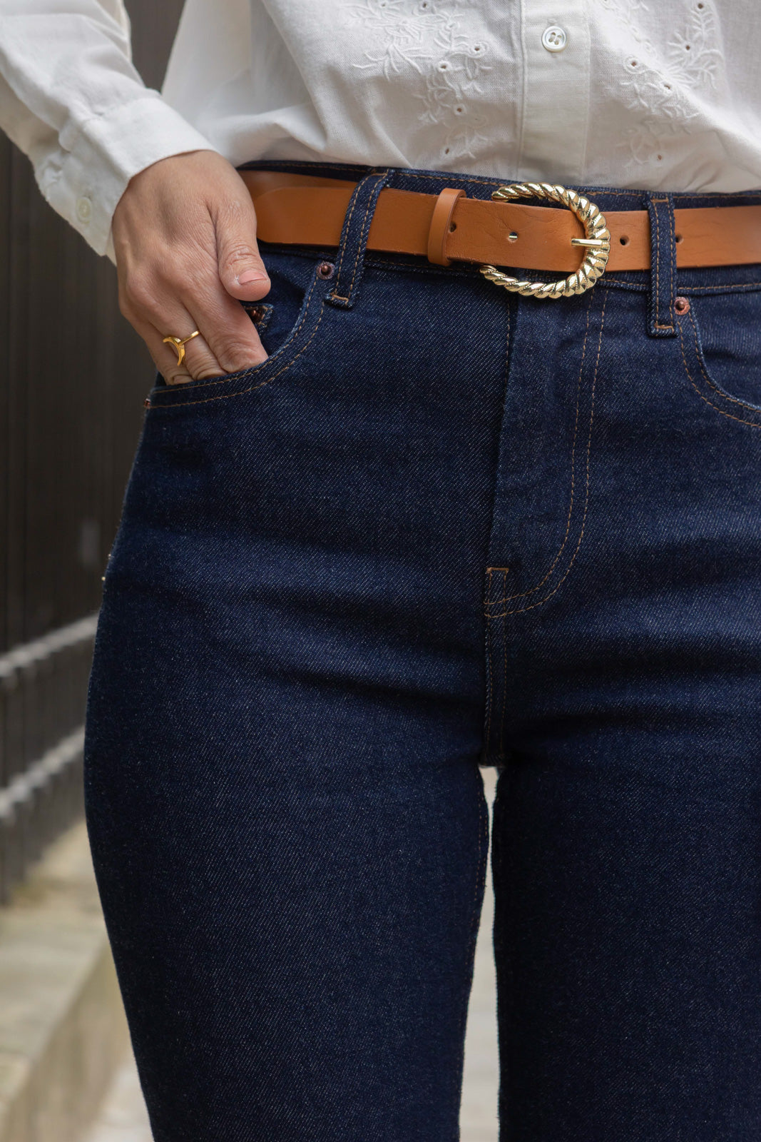 Petite-and-so-what-jean-mom-bleu-brut-indigo-femme-petite-lisa