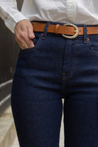 Petite-and-so-what-jean-mom-bleu-brut-indigo-femme-petite-lisa