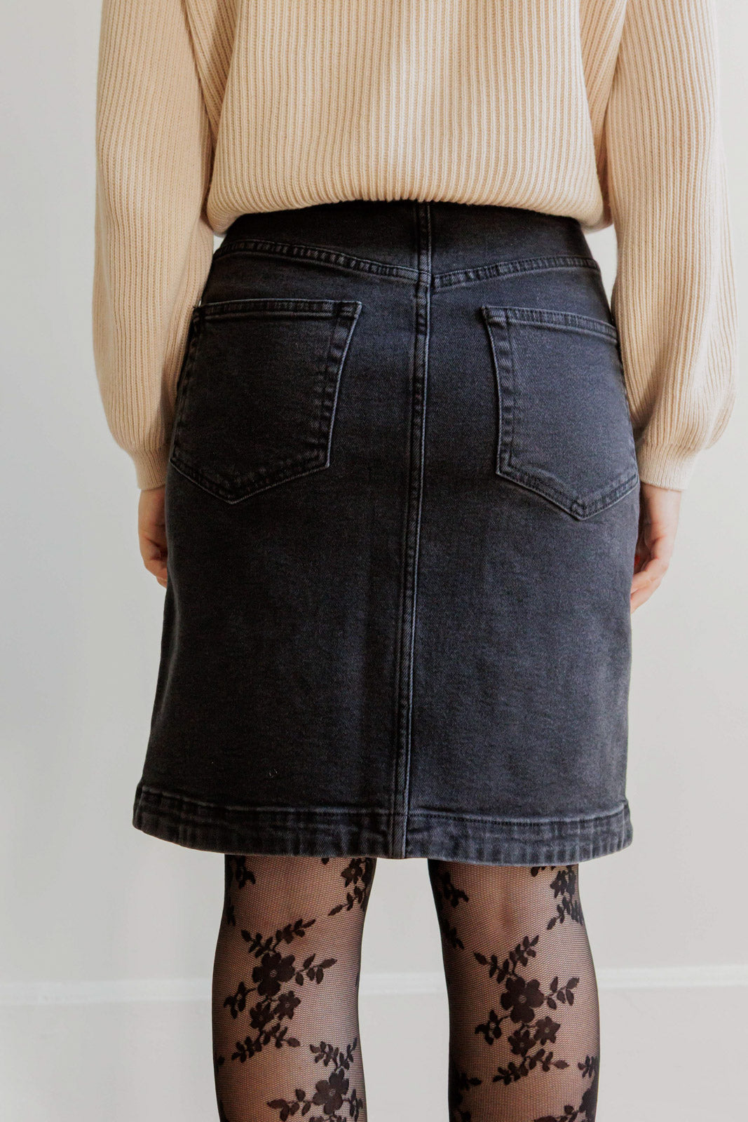 Petite-and-so-what-jupe-jean-noir-femme-petite-rebecca