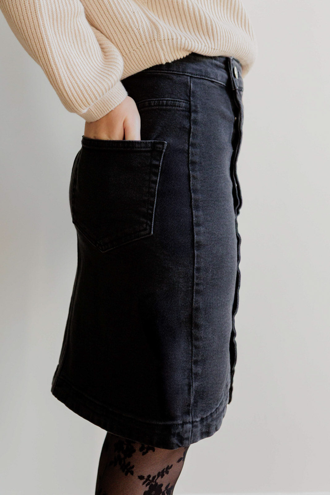 Petite-and-so-what-jupe-jean-noir-femme-petite-rebecca