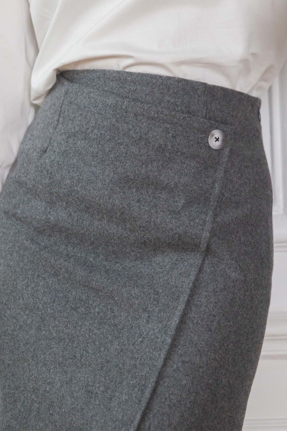 Petite-and-so-what-jupe-laine-portefeuille-femme-petite-gris