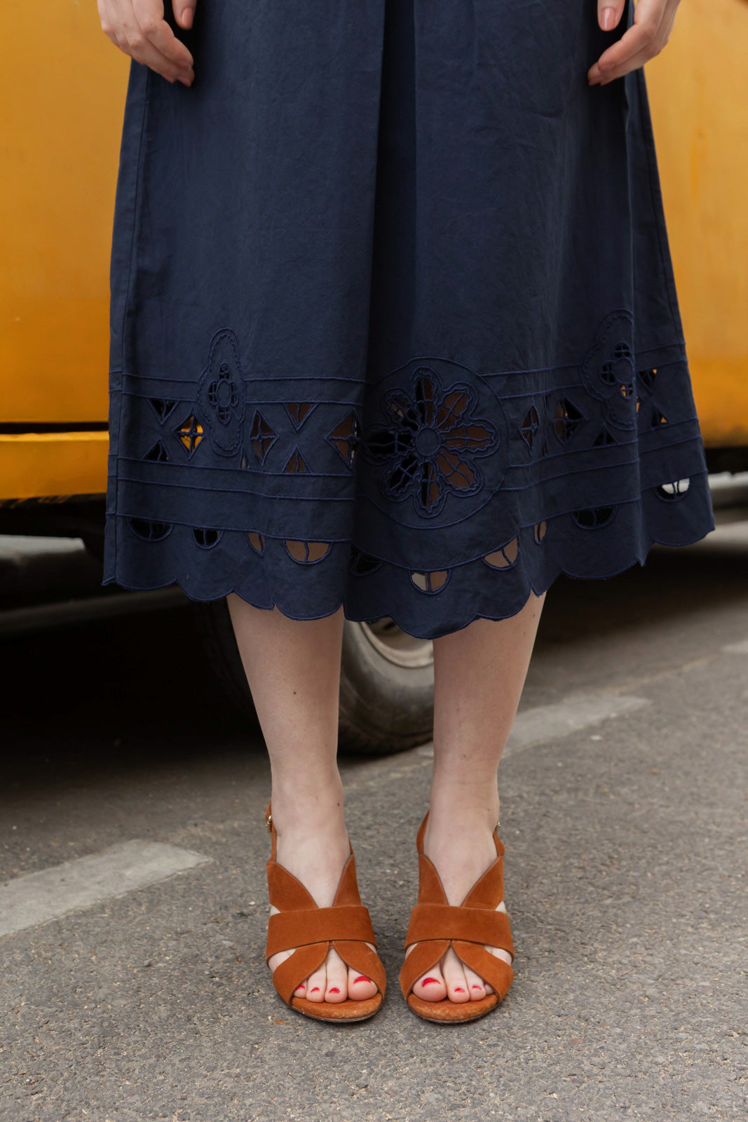Petite-and-so-what-jupe-mi-longue-bleu-marine-femme-petite-ajoure-mylene