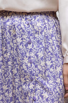 Petite-and-so-what-jupe-mi-longue-fleuri-femme-petite-violette-geraldine