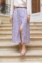 Petite-and-so-what-jupe-mi-longue-fleuri-femme-petite-violette-geraldine