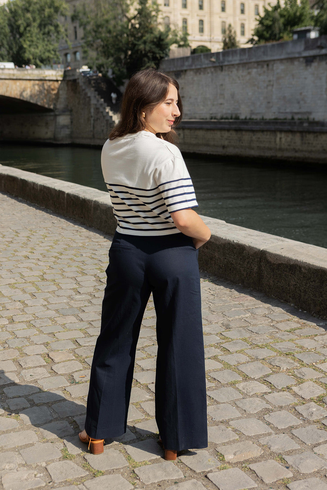 Petite-and-so-what-pantalon-lin-marine-femme-petite-amandine