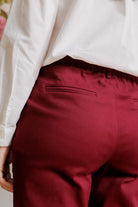 Petite-and-so-what-pantalon-chino-femme-petite-bordeaux-judy