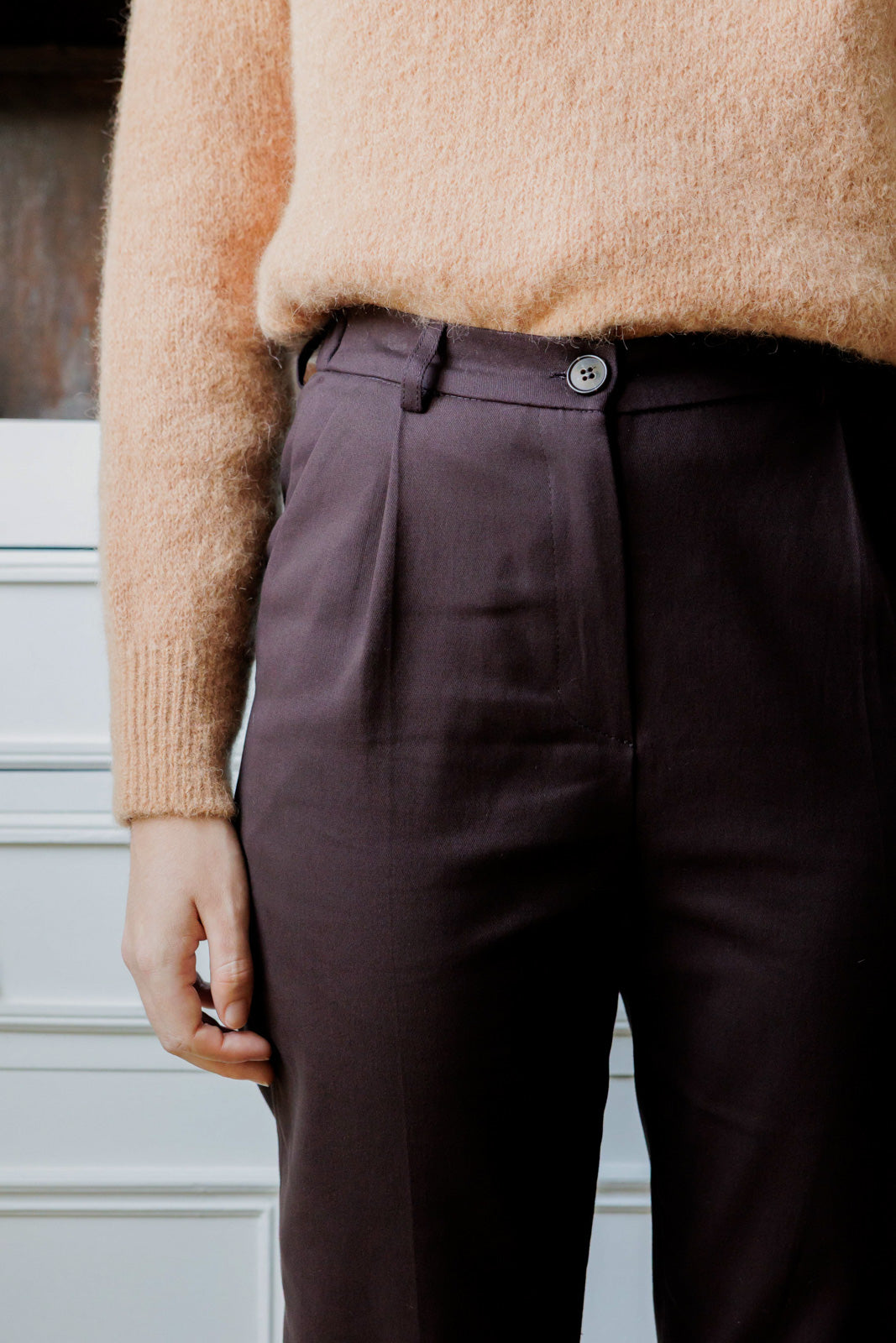 Petite-and-so-what-pantalon-chino-marron-chocolat-femme-petite