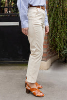 Petite-and-so-what-pantalon-droit-chino-beige-femme-petite-tess