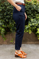 Petite-and-so-what-pantalon-droit-chino-bleu-marine-femme-petite-tess