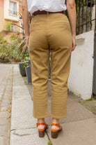 Petite-and-so-what-pantalon-droit-chino-femme-petite-bronze-tess