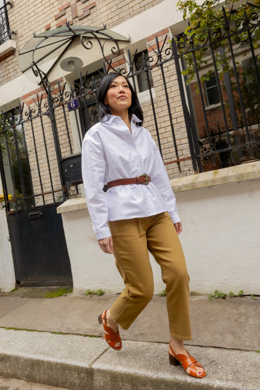 Petite-and-so-what-pantalon-droit-chino-femme-petite-bronze-tess