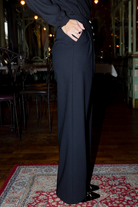 Petite-and-so-what-pantalon-droit-noir-chic-elegant-bouton-dore-femme-petite-avril
